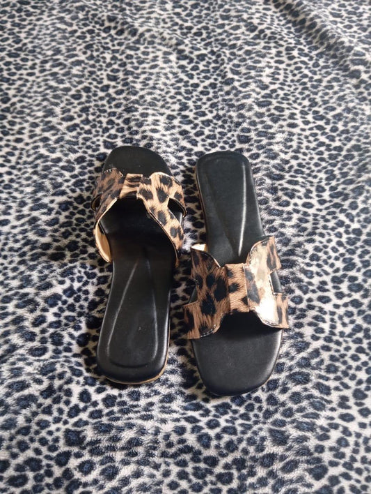 Women’s Leopard Print Slide Sandals – Black Square Toe Slip-On Flats with Animal Print Strap | Trendy Summer Footwear